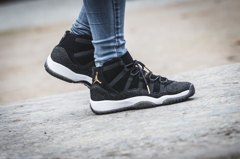 Jordan 11 female best sale